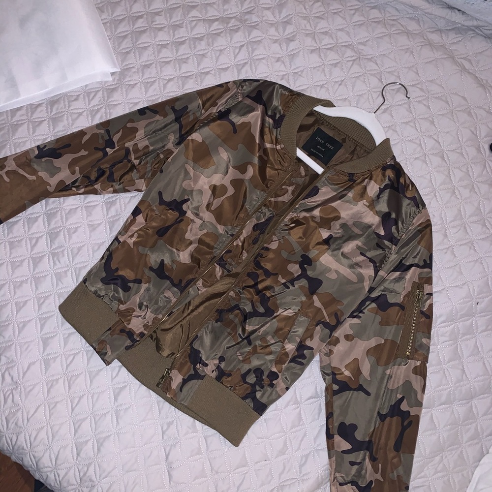 CAMO BOMBER JACKET